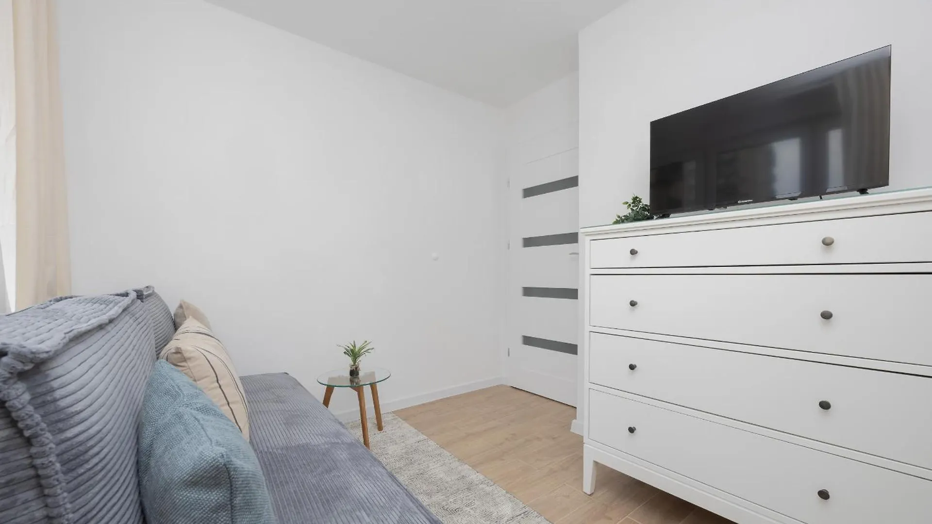 Komfortowy Apartament W Warszawie Z Dwiema Sypialniami Blisko Rzeki By Rent Like Home Varsavia 0*,  Polonia
