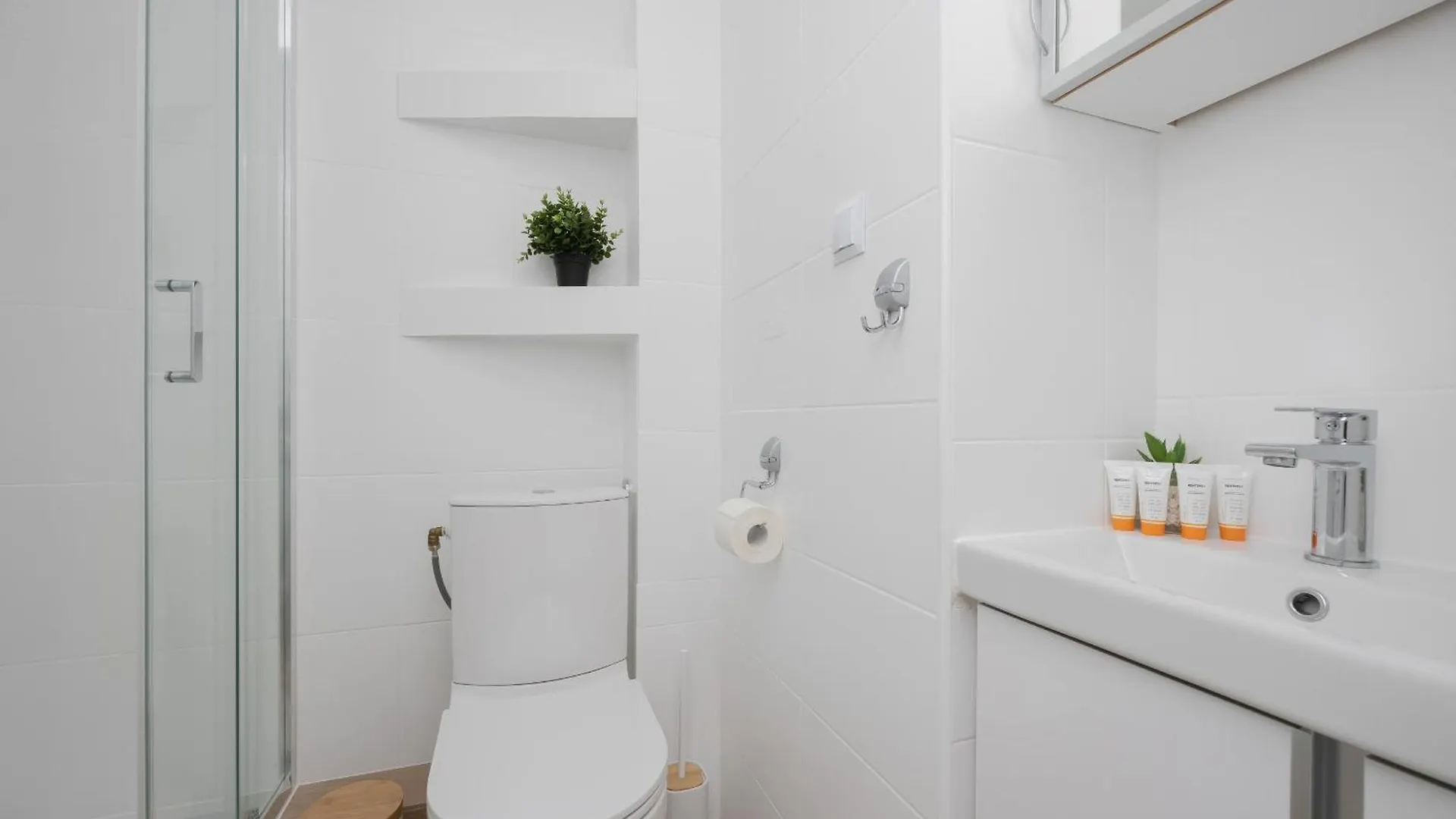 Komfortowy Apartament W Warszawie Z Dwiema Sypialniami Blisko Rzeki By Rent Like Home Varsavia Appartamento